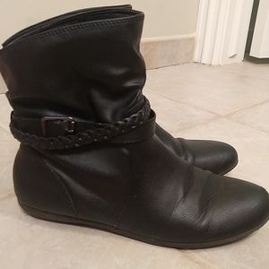 American Eagle black boots size 8 1/2